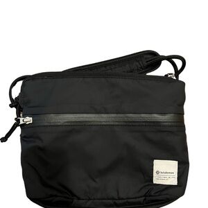 Lululemon Patch Crossbody Logo Bag 2.5L, EUC